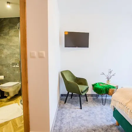Maryna Bor Guest house *